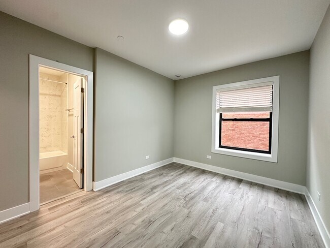 Building Photo - 1144 Oak Ave