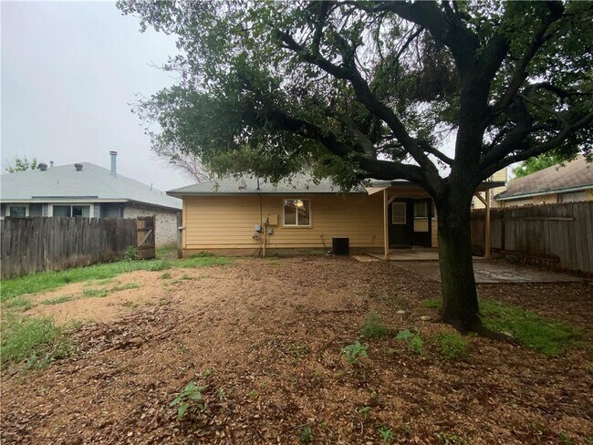 Building Photo - 700 David Curry Dr