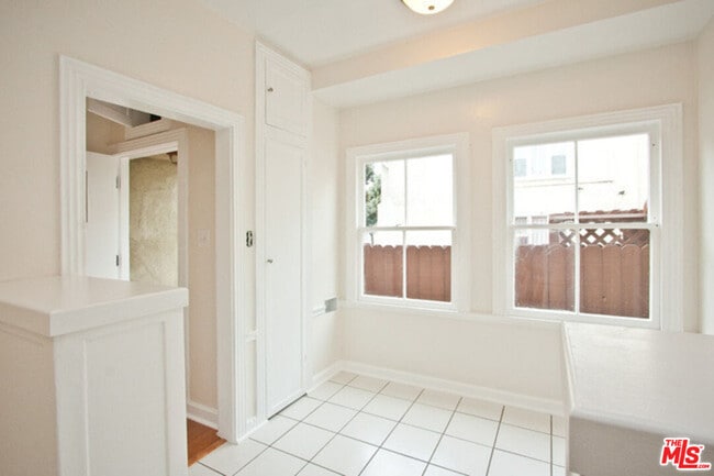 Building Photo - 153 Hollister Ave