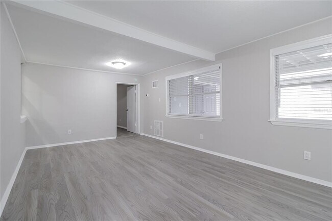 Building Photo - 5963 Bamboo Dr