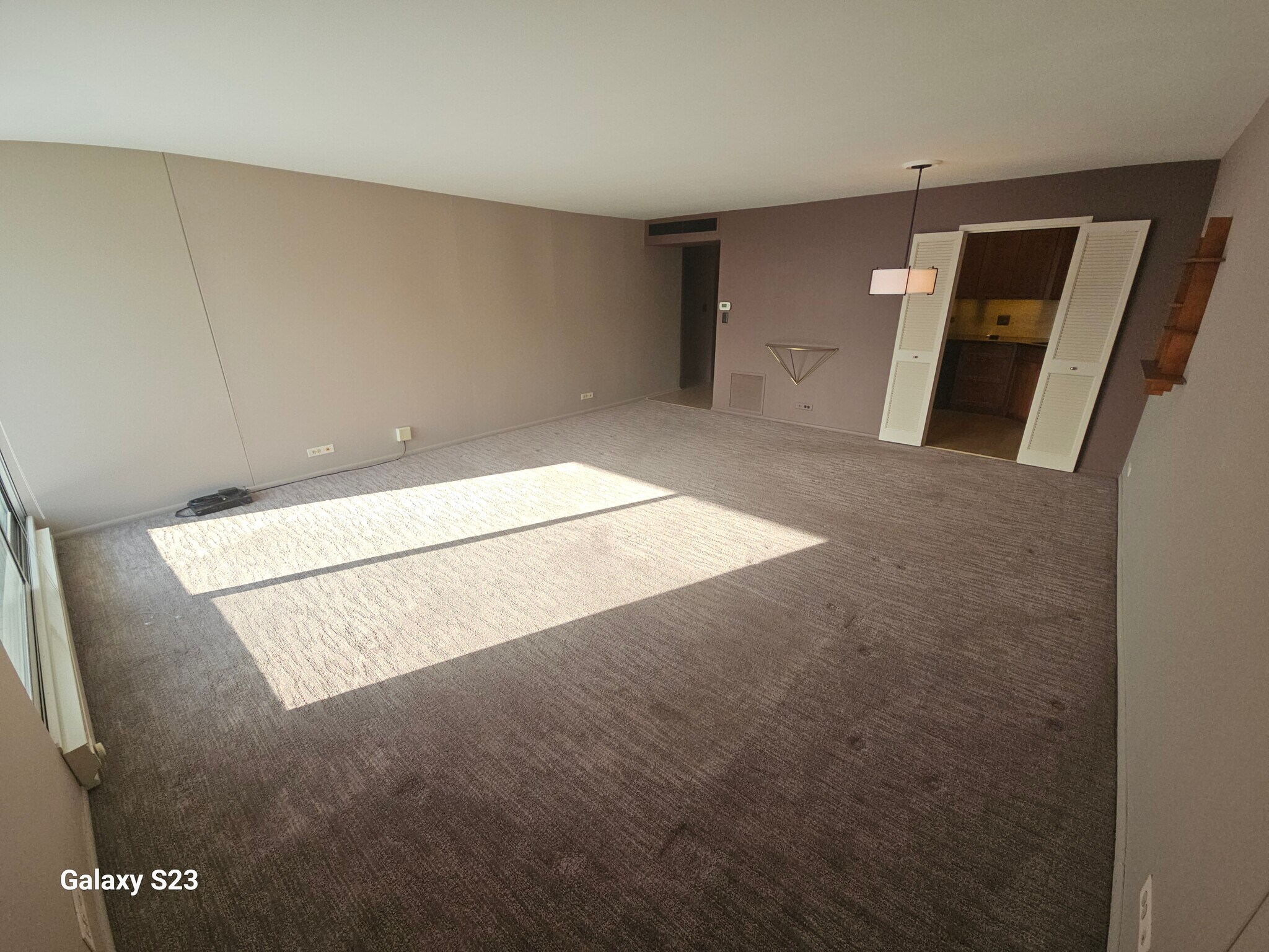 Building Photo - 6033 N Sheridan Rd