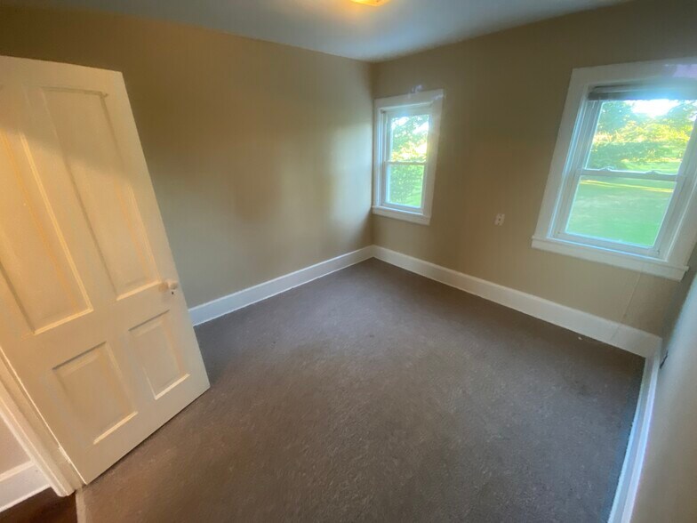 Building Photo - 6427 Chippewa Rd