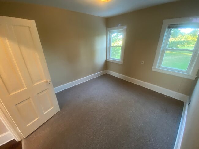 Building Photo - 6427 Chippewa Rd