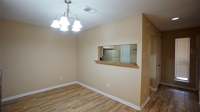 Building Photo - 2277 S Kirkwood Rd
