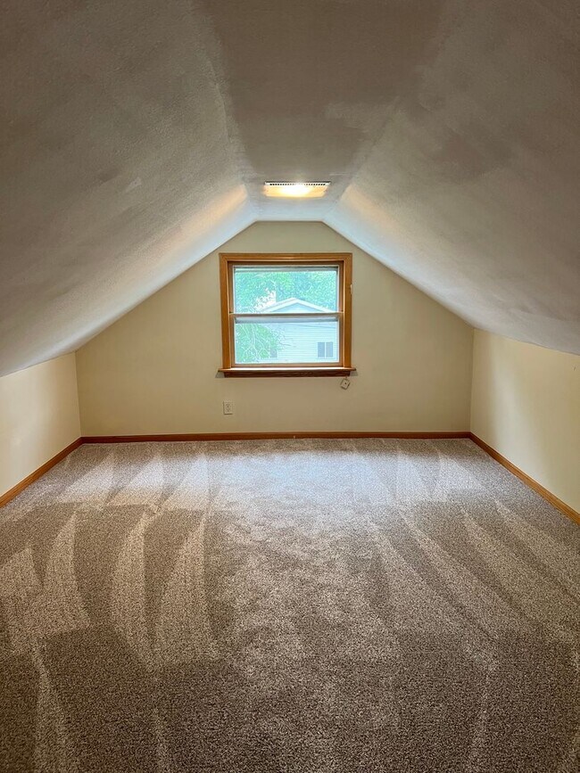 Building Photo - 216