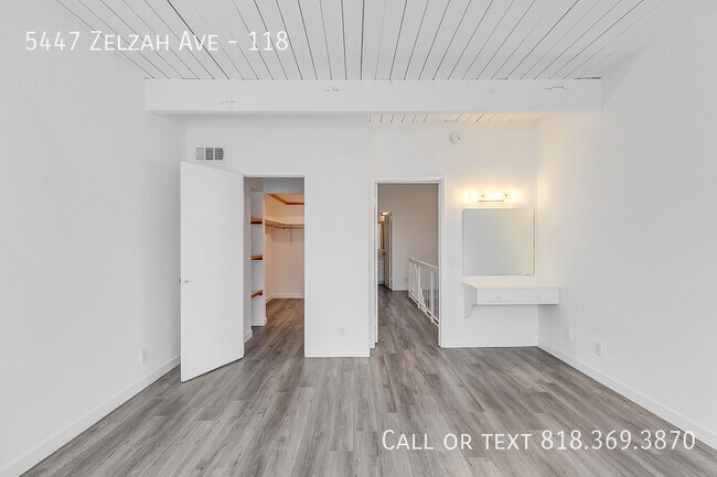 Building Photo - 5447 Zelzah Ave