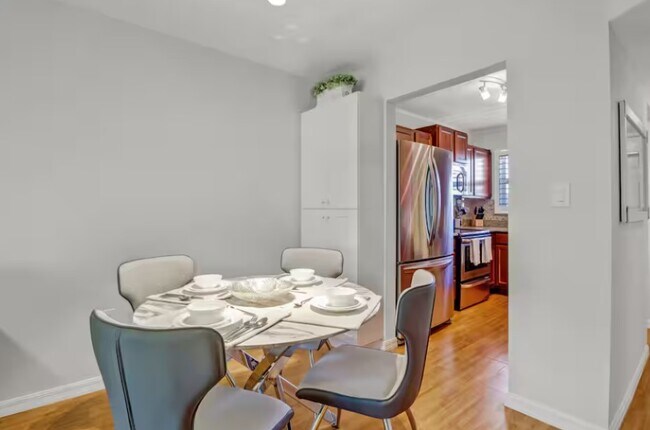 Building Photo - 170 Turtle Lake Ct