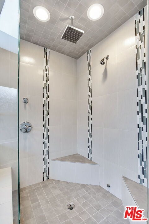 Building Photo - 8345 White Oak Ave