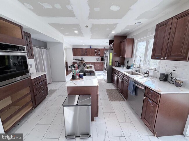 Building Photo - 6610 Cottontail Ct