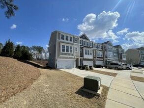 Building Photo - 3 Bd 3.5 Ba end unit townhouse