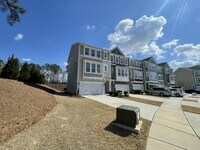 Building Photo - 3 Bd 3.5 Ba end unit townhouse