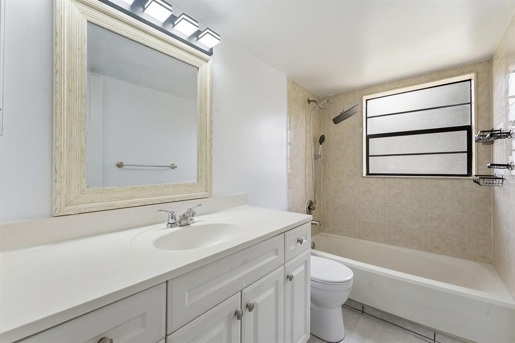 Building Photo - 2671 Riverside Dr