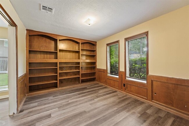 Building Photo - 11806 Gardenglen Dr