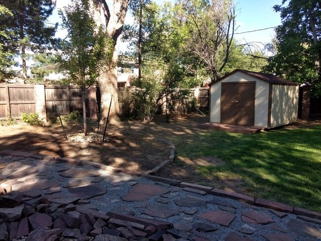 Building Photo - Beautifully Updated Boulder 3Bed/2Bath- Walking distance from CU campus & 29th St Mall! Available...
