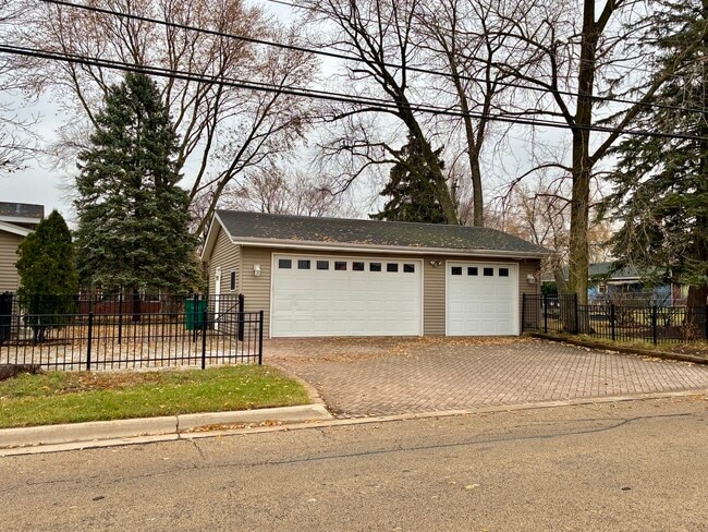 Building Photo - 360 Garden Ct