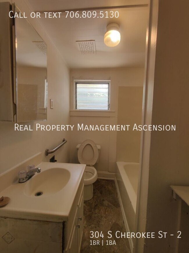 Building Photo - Perfect Small Apartment in Lafayette, GA