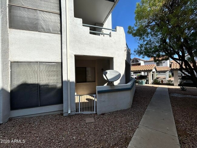 Building Photo - 1800 W Elliot Rd