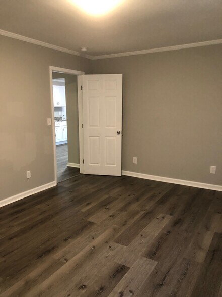 Building Photo - 605 N Adair Street Apt #4