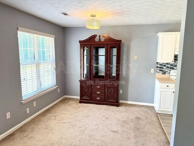 Building Photo - 11166 Knotty Pine Pl