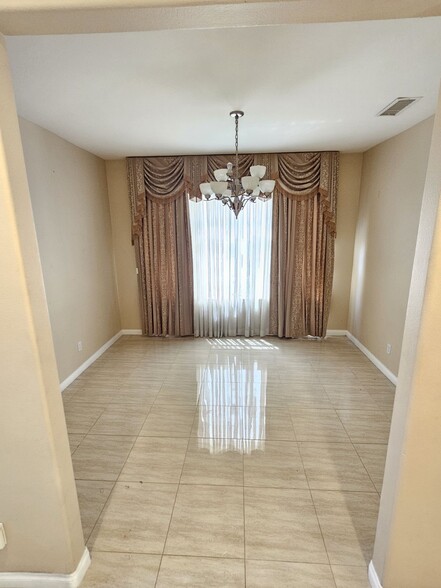 Building Photo - 11871 Mahogany Dr