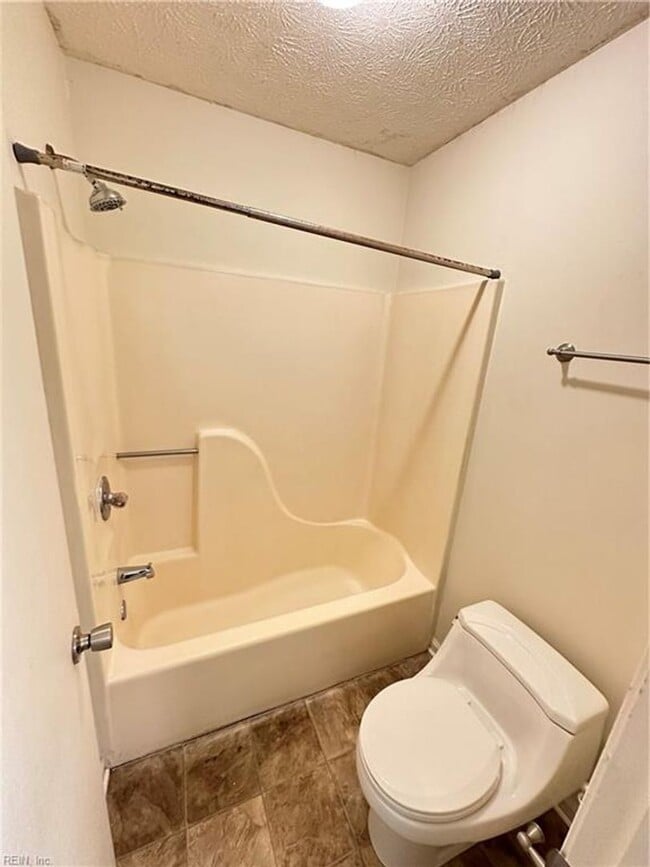 Building Photo - Hampton Club