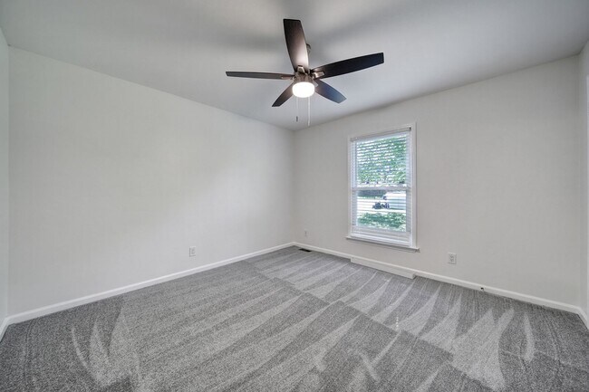 Building Photo - Charming Matthews Home for Rent!
