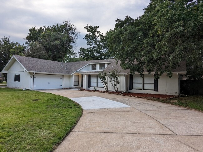 Primary Photo - 10501 S Quebec Ave