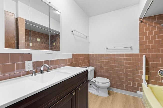 Building Photo - 2945 SE Washington St