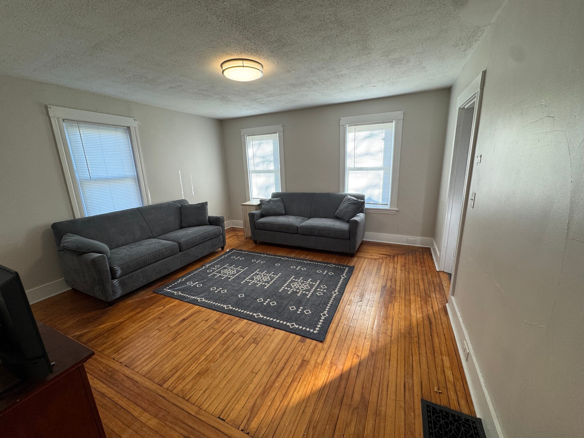 Building Photo - 258 Main St