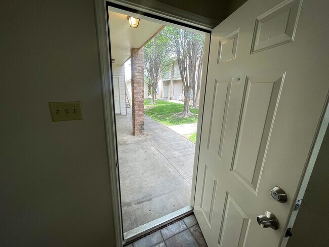 Building Photo - 511 Shiloh Dr