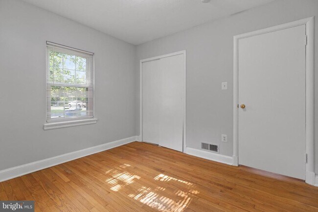 Building Photo - 5601 Dawes Ave