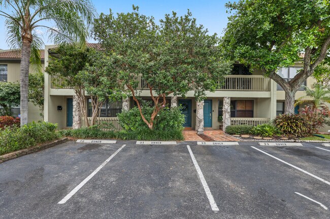 Building Photo - 6021 Bayview Dr