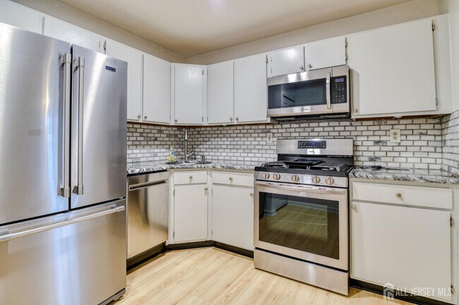 Building Photo - 20 Pembrook Ave