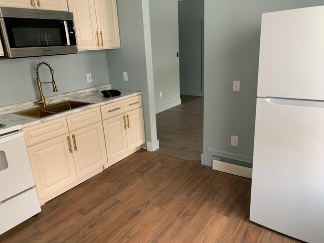 Building Photo - 420 Emmet St