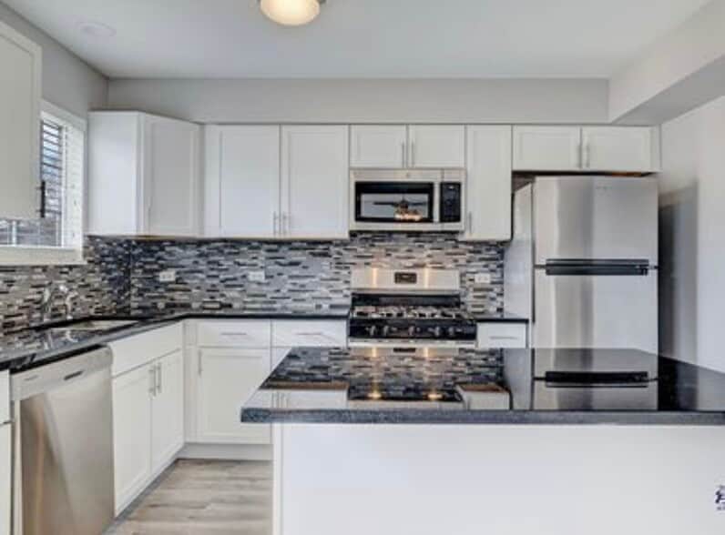 Building Photo - 486 Buckingham Dr