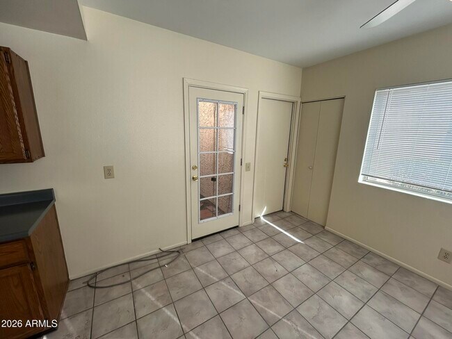 Building Photo - 2120 N Yucca Ct