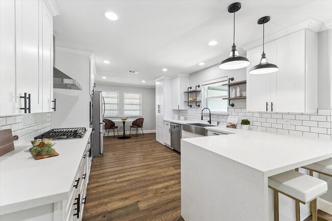 Building Photo - 5414 Sanford Rd