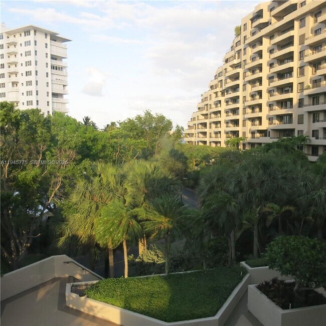 Building Photo - 251 Crandon Blvd