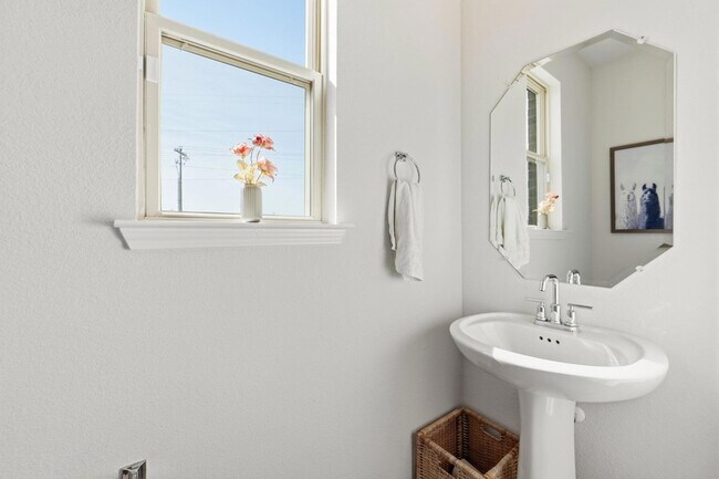 Building Photo - 13500 Rosebud Isle Dr