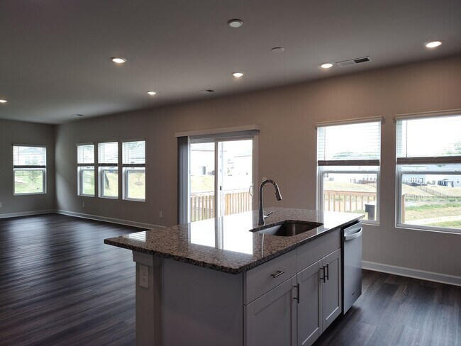 Building Photo - 5 BD/3.5 BA House in Shepherds Landing!