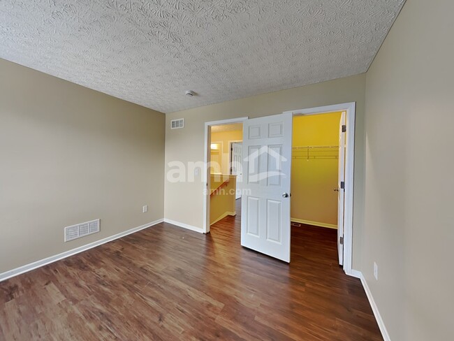 Building Photo - 512 Longview St