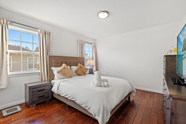 Building Photo - 1751 Belmont Ave