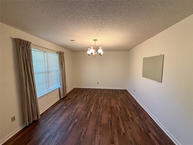 Building Photo - 907 Seymore Cir