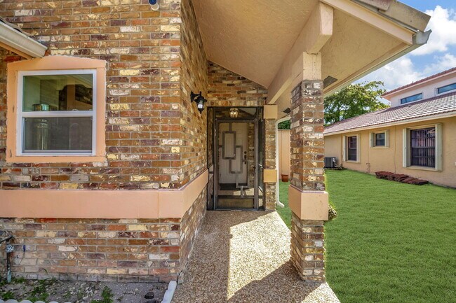 Building Photo - 10204 Camelback Ln