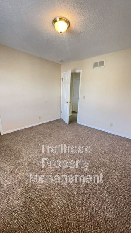 Building Photo - 18231 East 12th Terrace N