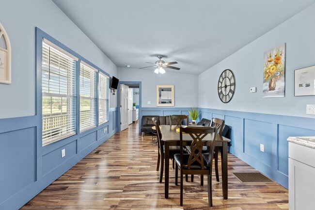 Building Photo - 2110 Las Flores Ln