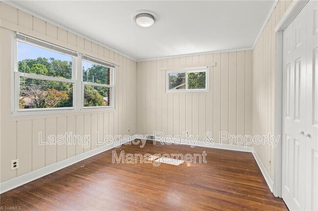 Building Photo - 1200 Lamont Dr
