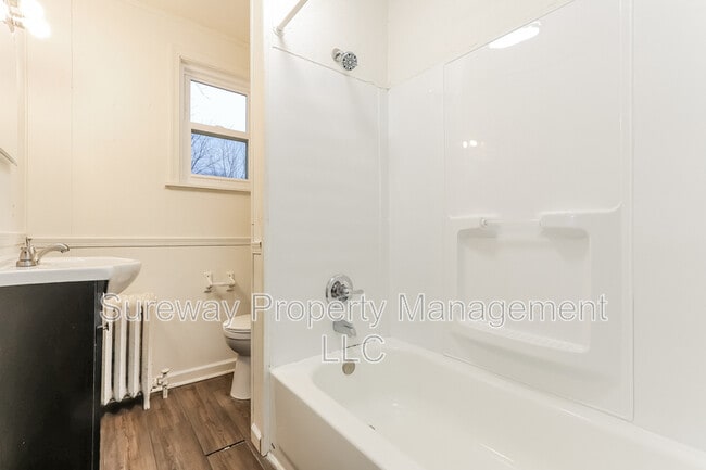 Building Photo - 922 Pitman Ave