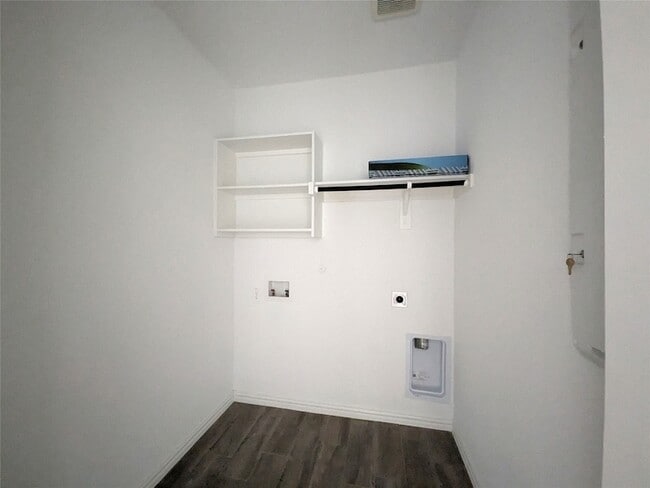 Building Photo - 14601 Little Water Dr