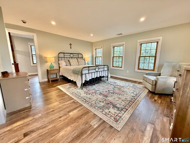 Building Photo - 4 Main St S